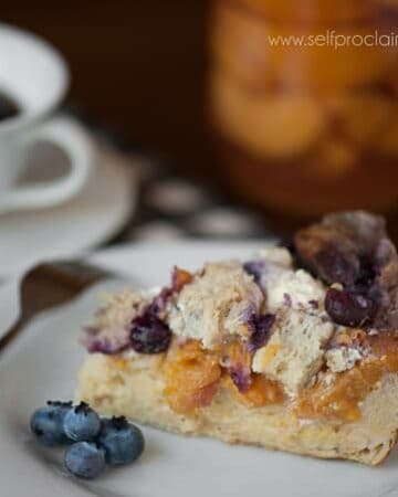 Campfire Blueberry Peach French toast is a perfect start to your camping morning. Peaches, blueberries and cream cheese make a delicious campfire breakfast.