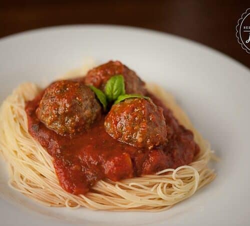 https://selfproclaimedfoodie.com/wp-content/uploads/2014/08/basil-meatballs-featured-500x452.jpg