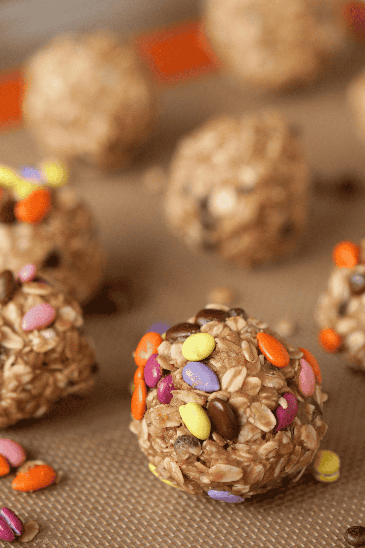 no bake oat balls with sunflower seeds and chocolate.