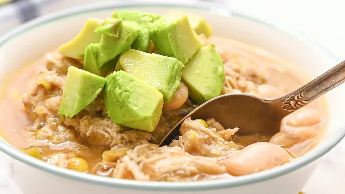 Skinny White Chicken Chili is a super healthy, protein packed, flavorful recipe. This meal is really easy to make. Made with fresh chicken, roasted green chile, great Northern beans, and corn, this white chicken chili is sure to be a hearty meal your family will love. green chile chicken stew.