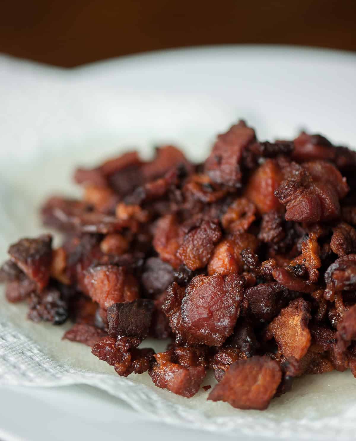 cooked bacon ends and pieces on paper towel.