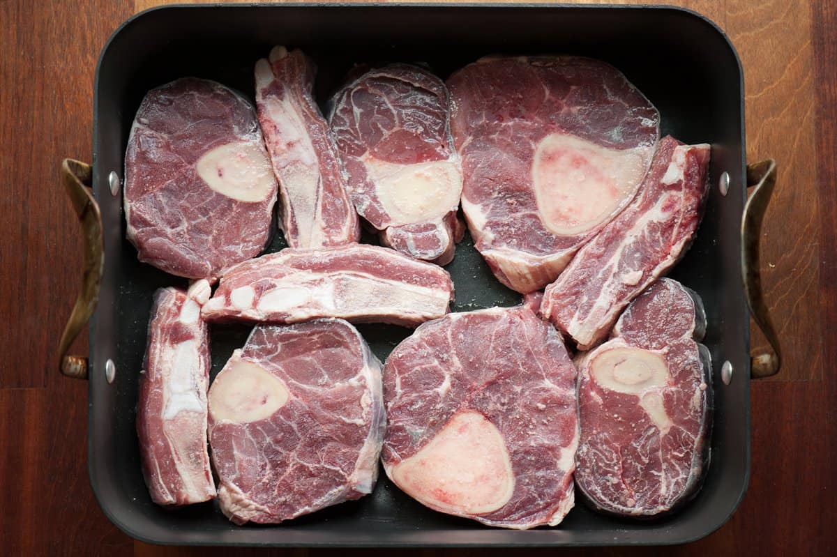 raw beef bones in a roasting pan.