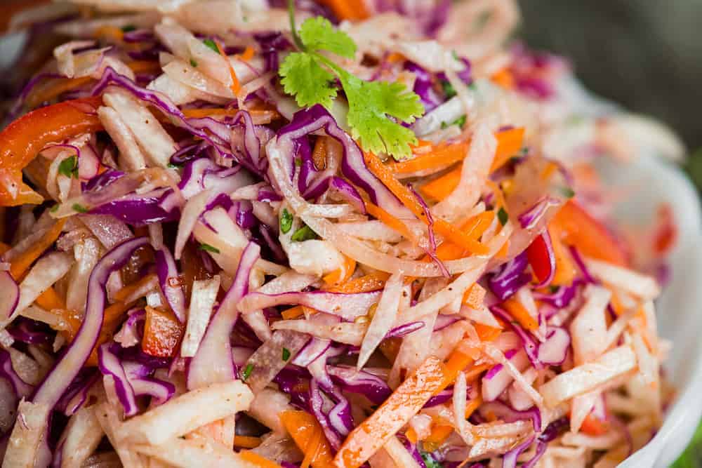 how to make jicama slaw with cabbage, carrots and red bell peppers