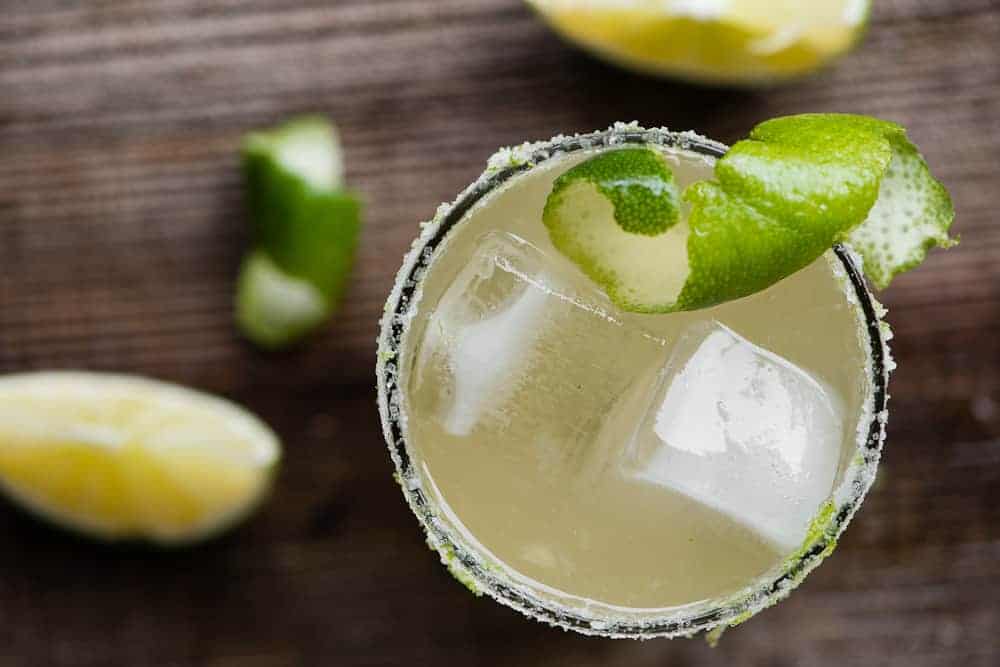 classic margarita cocktail with lime