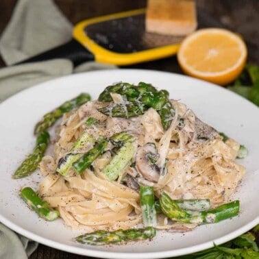 Fettuccine Alfredo with asparagus and mushrooms