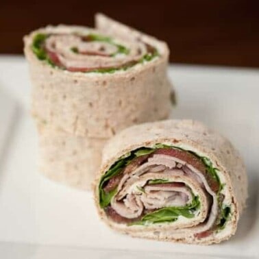 Get creative at lunch time and make these incredibly delicious Back-to-School Turkey Pinwheels with a special cream cheese spread, arugula, & tomato.