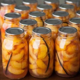 canned peaches in mason jars with vanilla bean