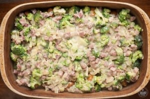 If you're craving some good old fashioned comfort food, this Cheesy Ham & Broccoli Tater Tot Casserole is sure to satisfy and makes for a tasty dinner.