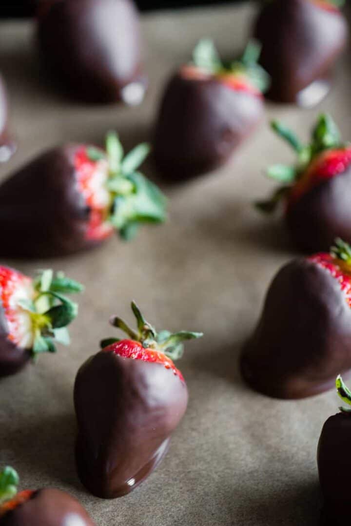 How to Make Chocolate Covered Strawberries - Self Proclaimed Foodie