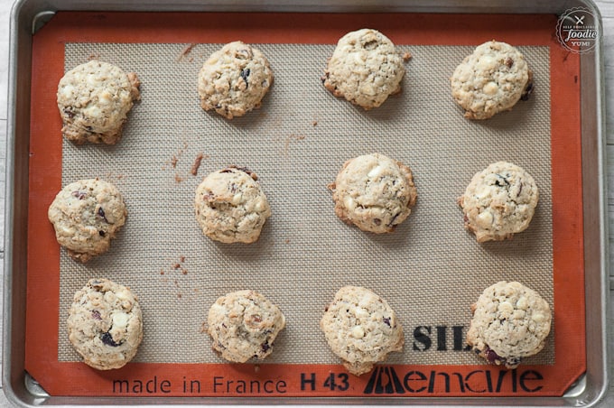 baked cookies