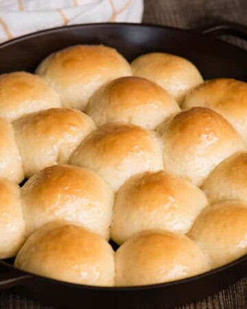 round cast iron pan with Dinner Rolls