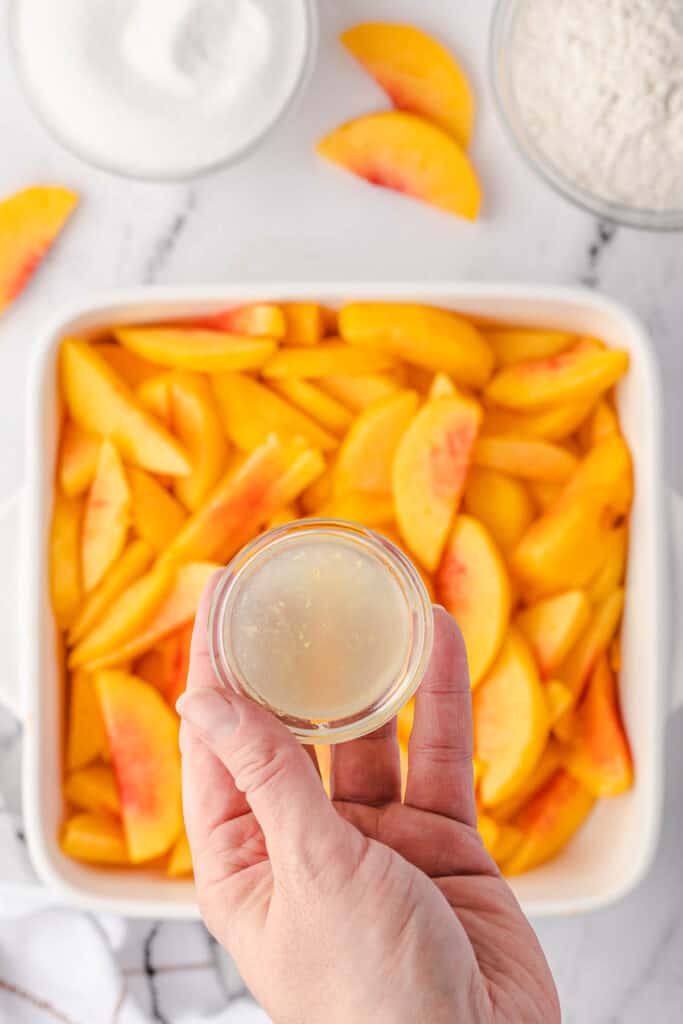 lemon juice and fresh peach slices