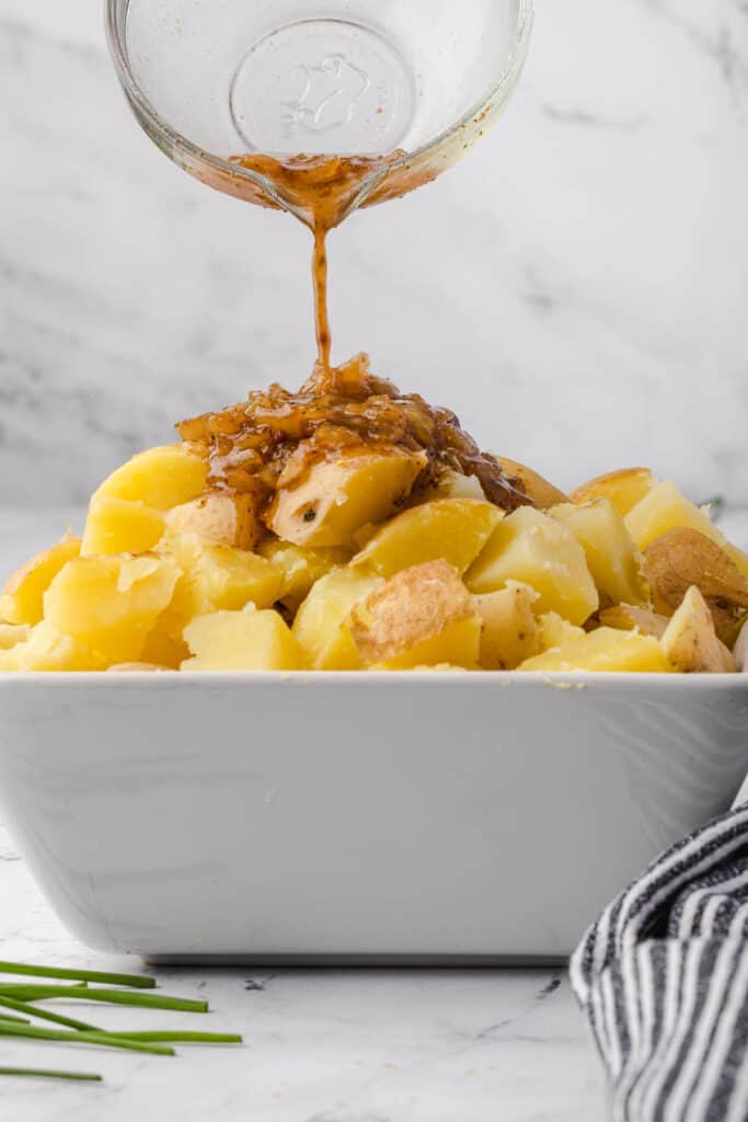 adding vinegar dressing to potatoes