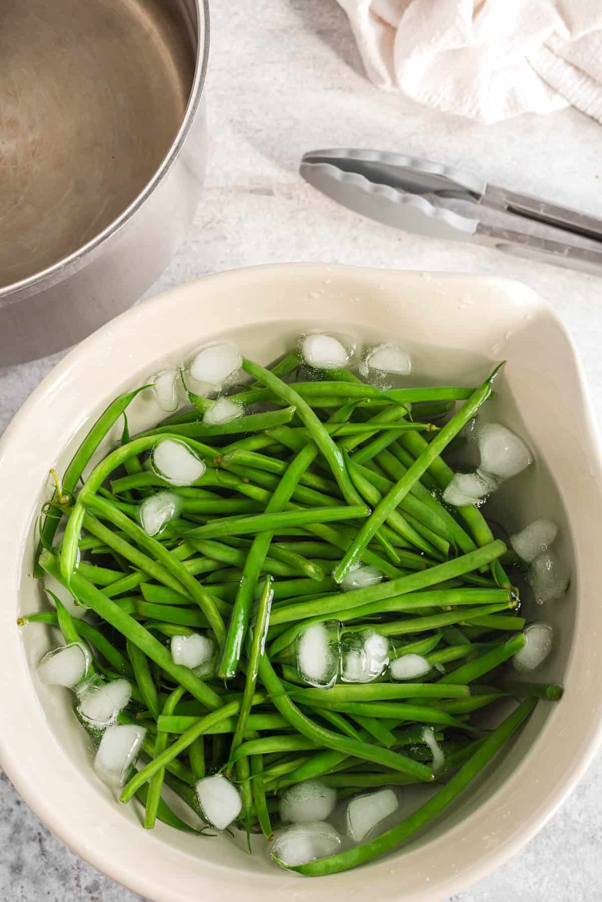 blanche green beans in ice water bath.
