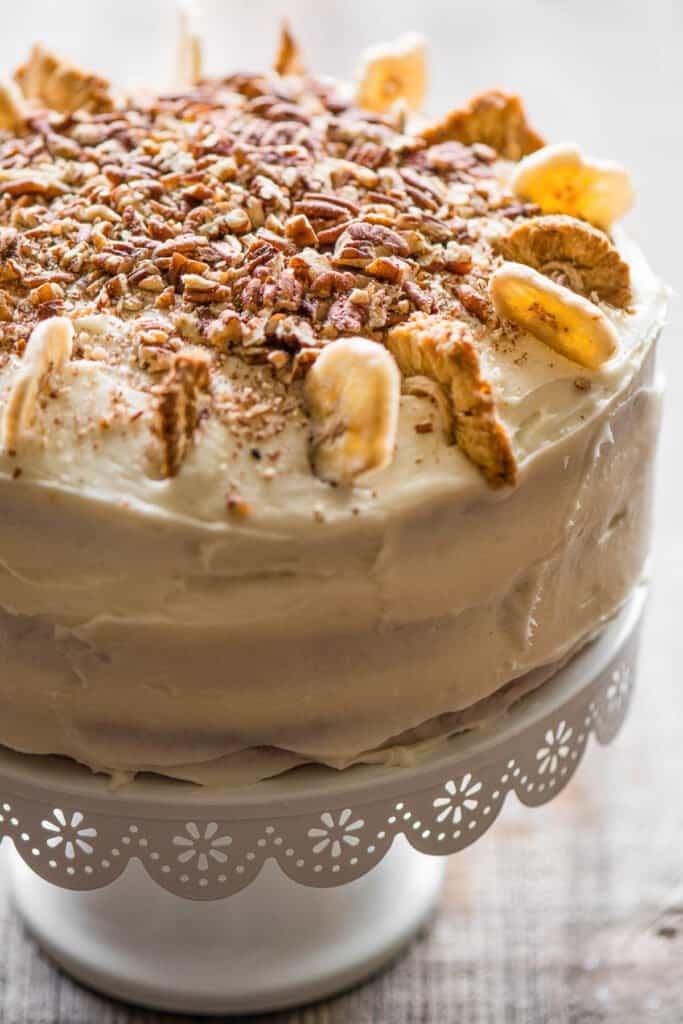 https://selfproclaimedfoodie.com/wp-content/uploads/hummingbird-cake-2-683x1024.jpg