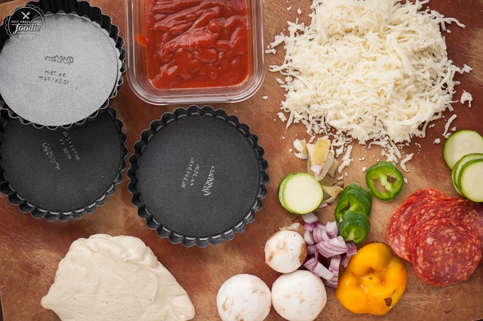 ingredients to make mini pizzas