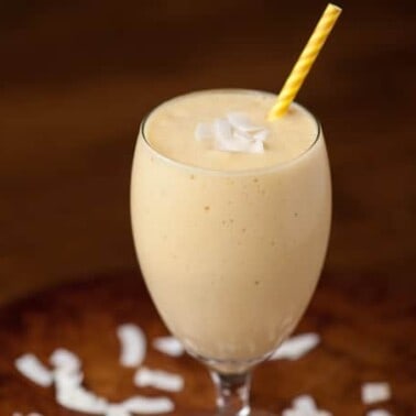 If you're looking for a tasty quick breakfast that will mentally transport you to a tropical beach, this MANGO PINEAPPLE SMOOTHIE will do the trick!
