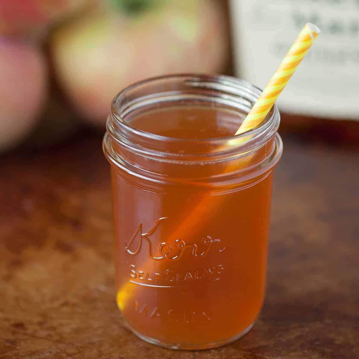 https://selfproclaimedfoodie.com/wp-content/uploads/maple-bourbon-apple-cider-square-1.jpg