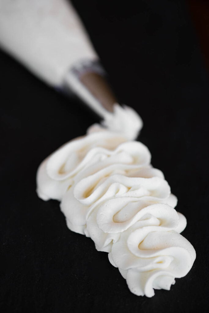 mascarpone whipped cream frosting