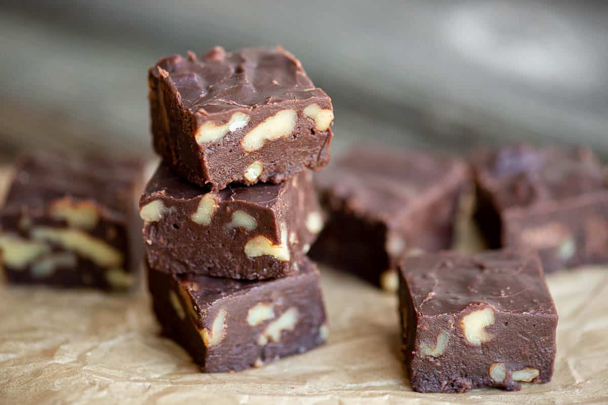 Five Minute Microwave Fudge Recipe (Video) - Life Should Cost Less