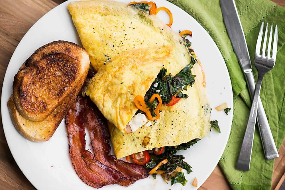 veggie omelet with toast and bacon