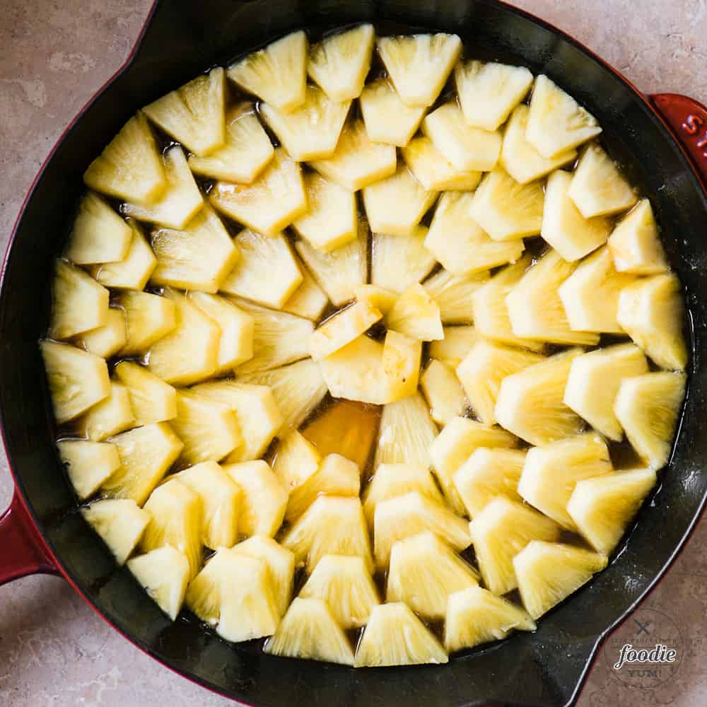 How to arrange the pineapple on an Upside Down Cake