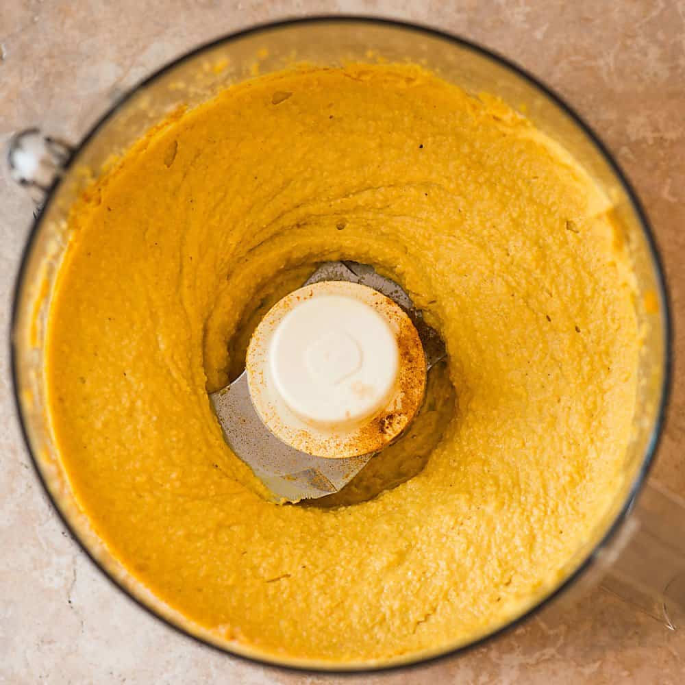 pumpkin curry hummus in a blender