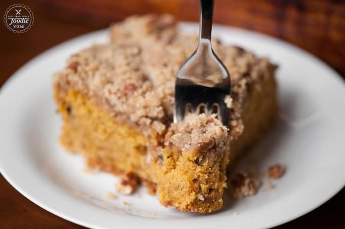 A piece of cake on a plate, with Streusel and Coffee cake