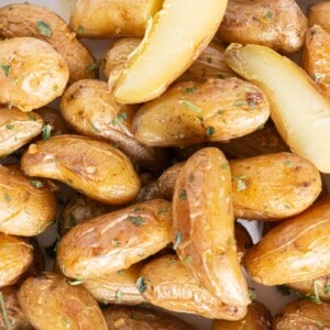 close up top down view of roasted fingerling potatoes.