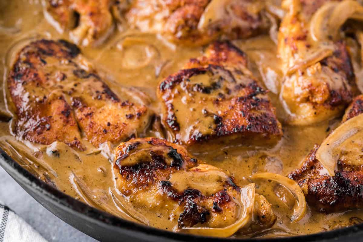 Smothered Chicken Recipe (with Creamy Onion Gravy)