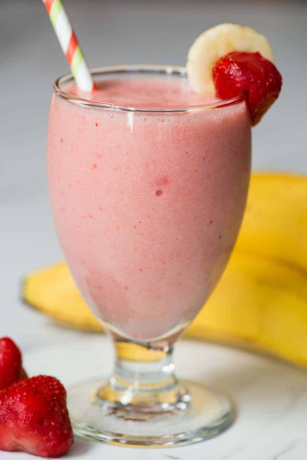 4 ingredient Strawberry Banana Smoothie