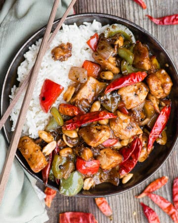 Szechuan Chicken and rice in bowl