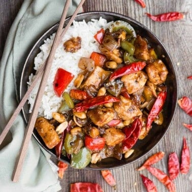 Szechuan Chicken and rice in bowl